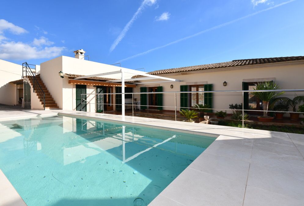  - Geräumiges Stadthaus mit Pool und Blick auf das Meer in S`Horta