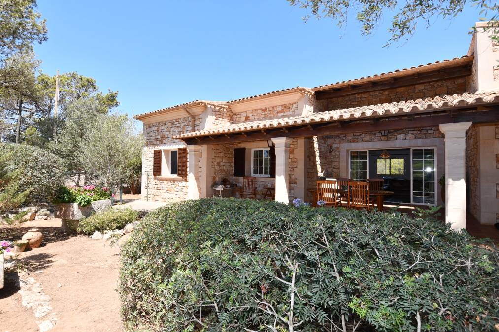  - Geräumige Villa mit großem Garten in Cala Figuera
