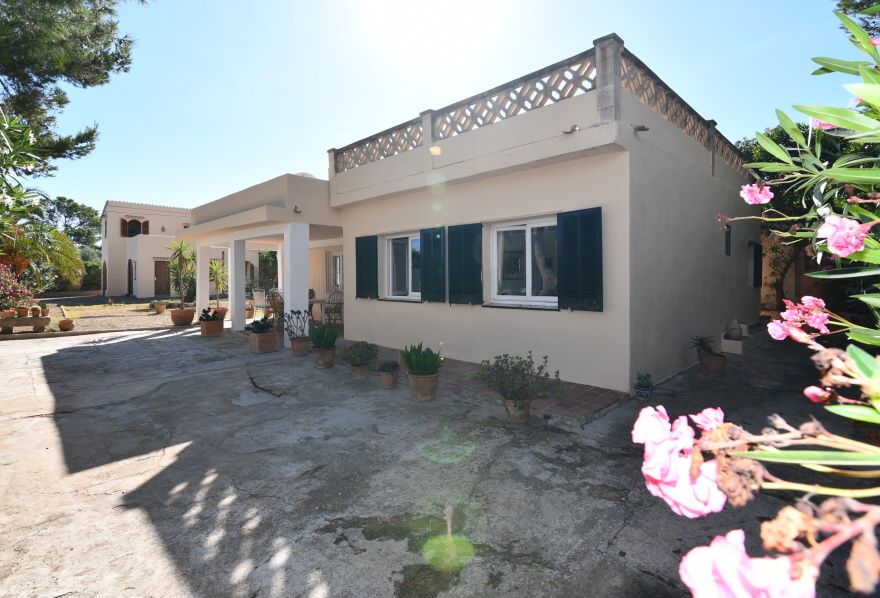 - 2 chalets completamente independientes con muchas posibilidades a 5 minutos de la playa de S`Amarador