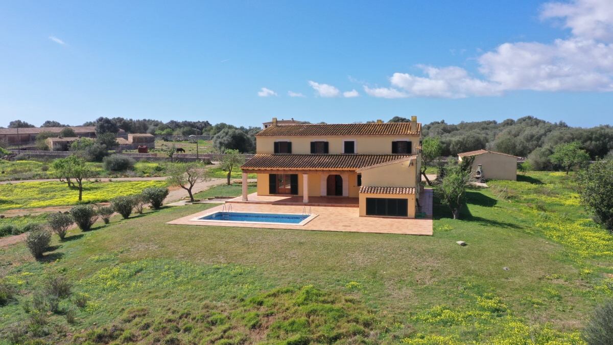  - Amplia casa de campo con jardin y piscina a tan solo 2 minutos de Santanyi