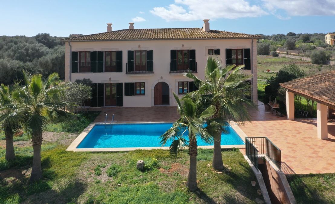  - Traditional country house with beautiful panoramic views of the town of Santanyi