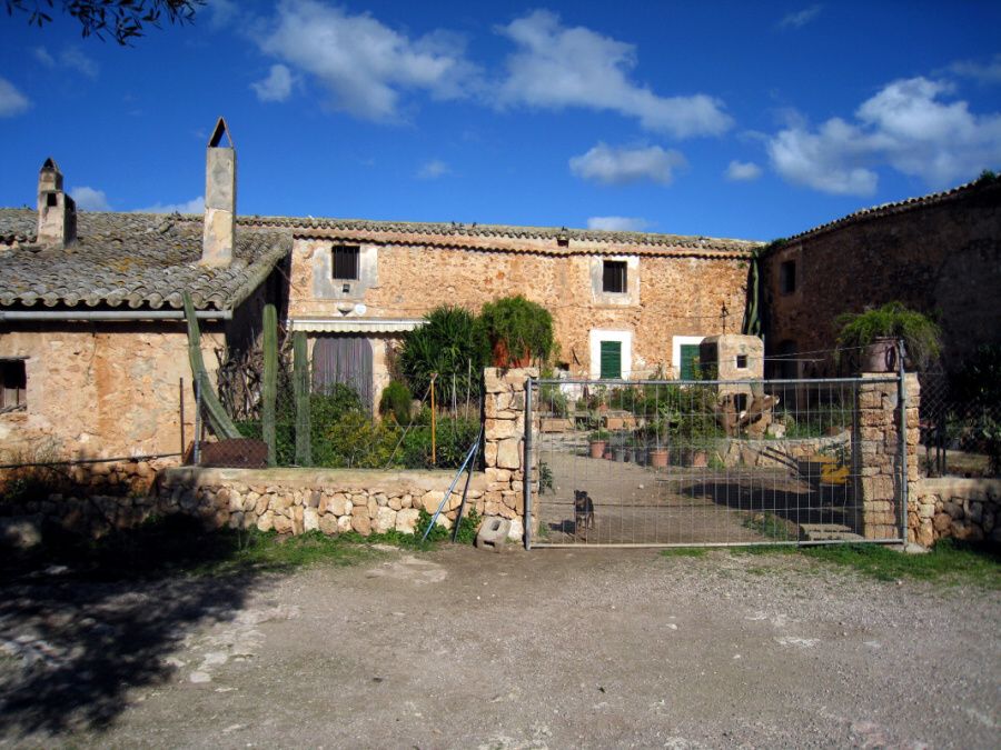  - Huge plot of land near Palma, consisting of several old buildings to reform