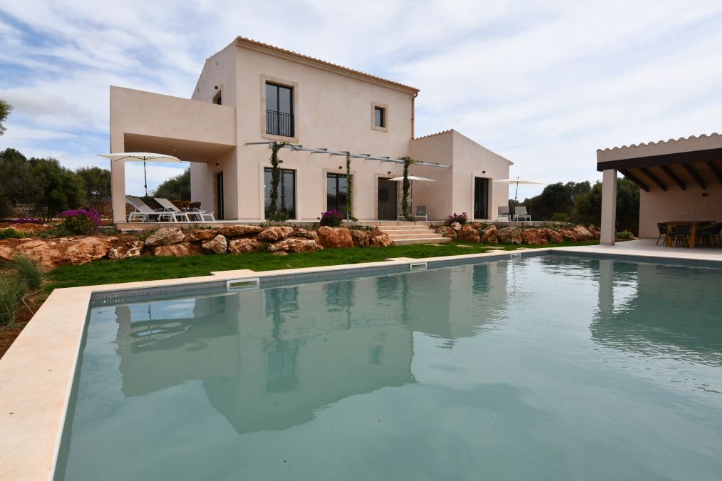  - Modern and luxurious country house ready to move in on a quiet plot a few minutes from Es Trenç and Ses Covetes