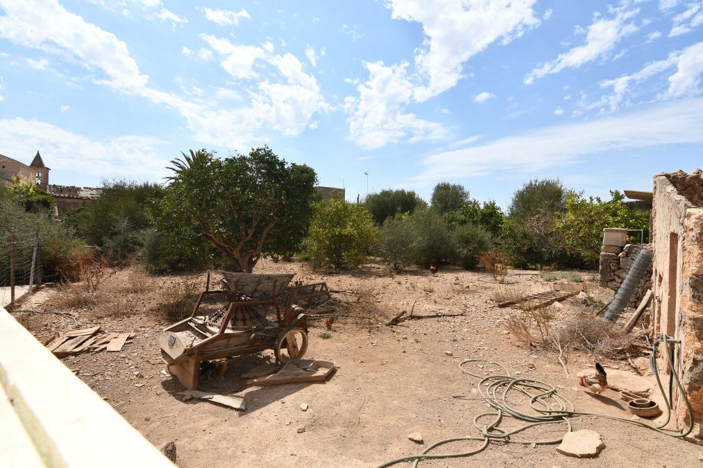  - Grundstück mit der Möglichkeit, 4 unabhängige Häuser mit Garten in Alqueria Blanca zu bauen