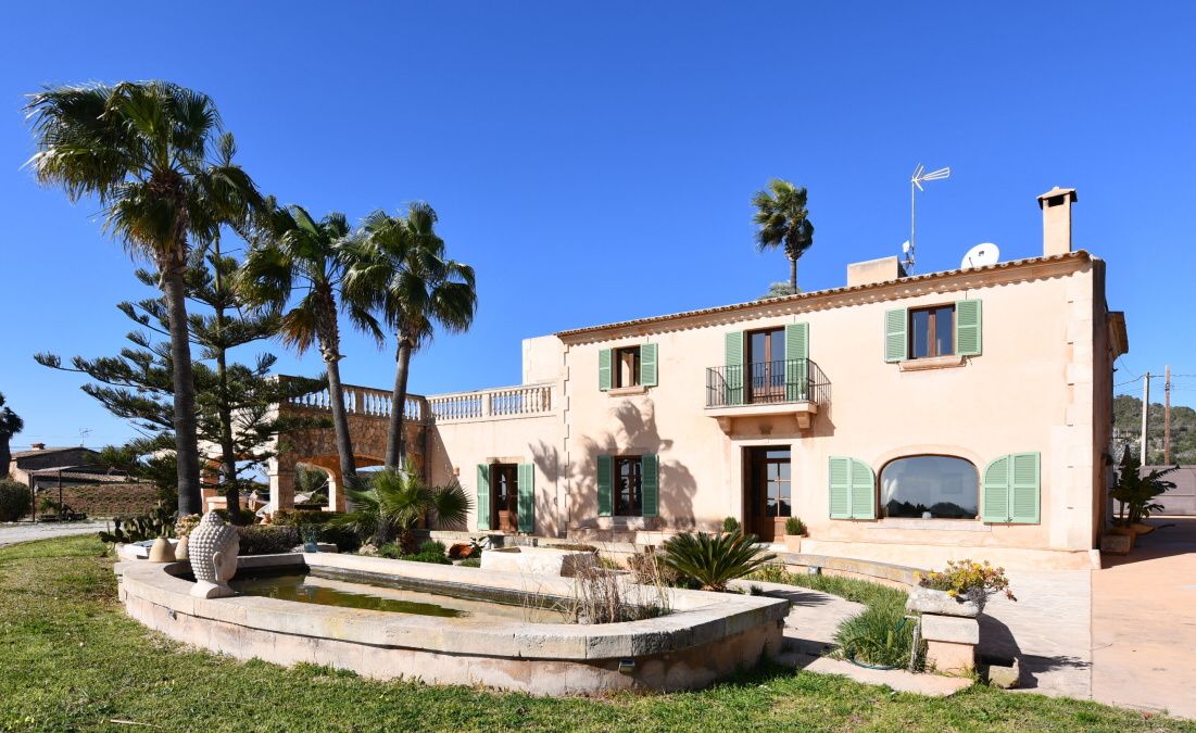  - Casa de campo con vistas panorámicas hasta el mar restaurada con mucho gusto entre Santanyí y Alqueria blanca