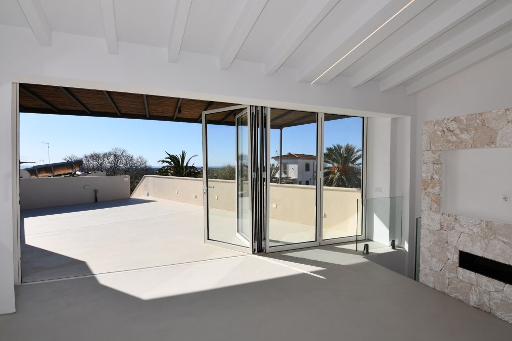  - Completely renovated town house with views to the sea in Alqueria Blanca