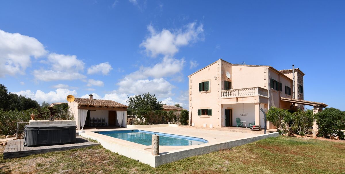  - Country house on an idyllic plot a few minutes from Cala Mondrago