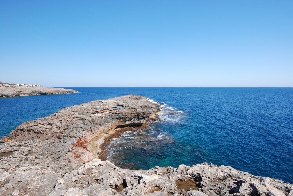  - Krásný pozemek v první mořské linii s nádherným výhledem poblíž Cala D`Or