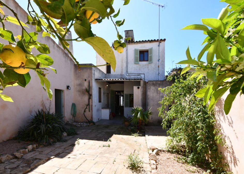  - Traditionelles mallorquinisches Stadthaus renoviert mit schöner Terrasse in Cas Concos