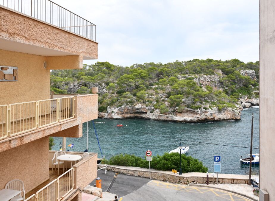  - Apartamento con vistas al mar en el puerto de Cala Figuera 
