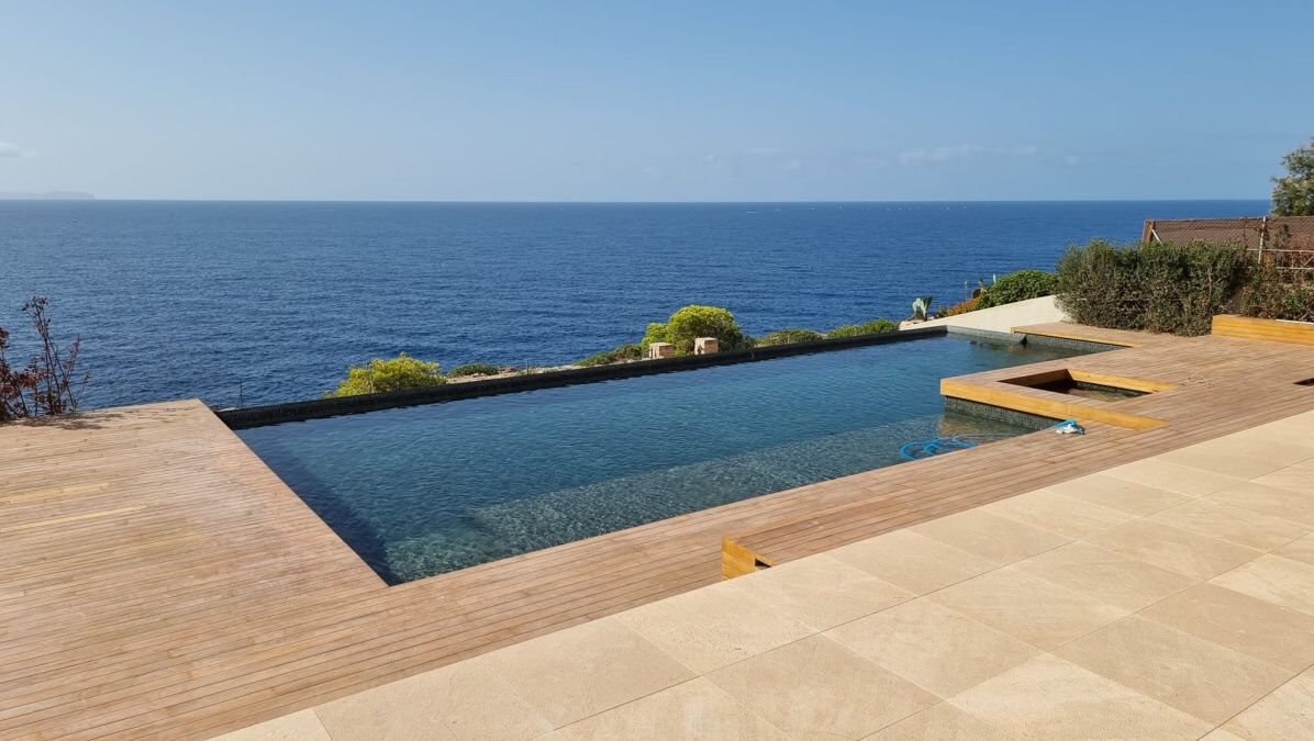  - Luxuriöse und moderne Villa mit herrlichem Meerblick und bester Qualität mit Pool und Gästeappartement