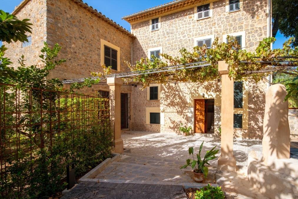  - Fantastic country house located in one of the most privileged landscapes in the town of Soller