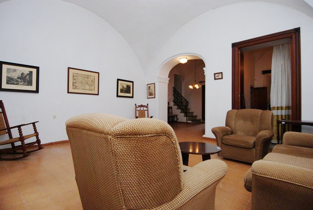  - Town house with many possibilities in the center of Campos