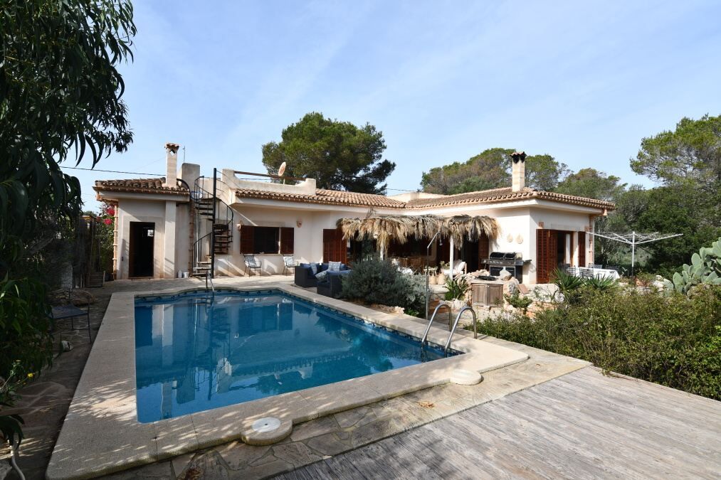  - Villa in an idyllic location just 700 meters from S`Amarador beach