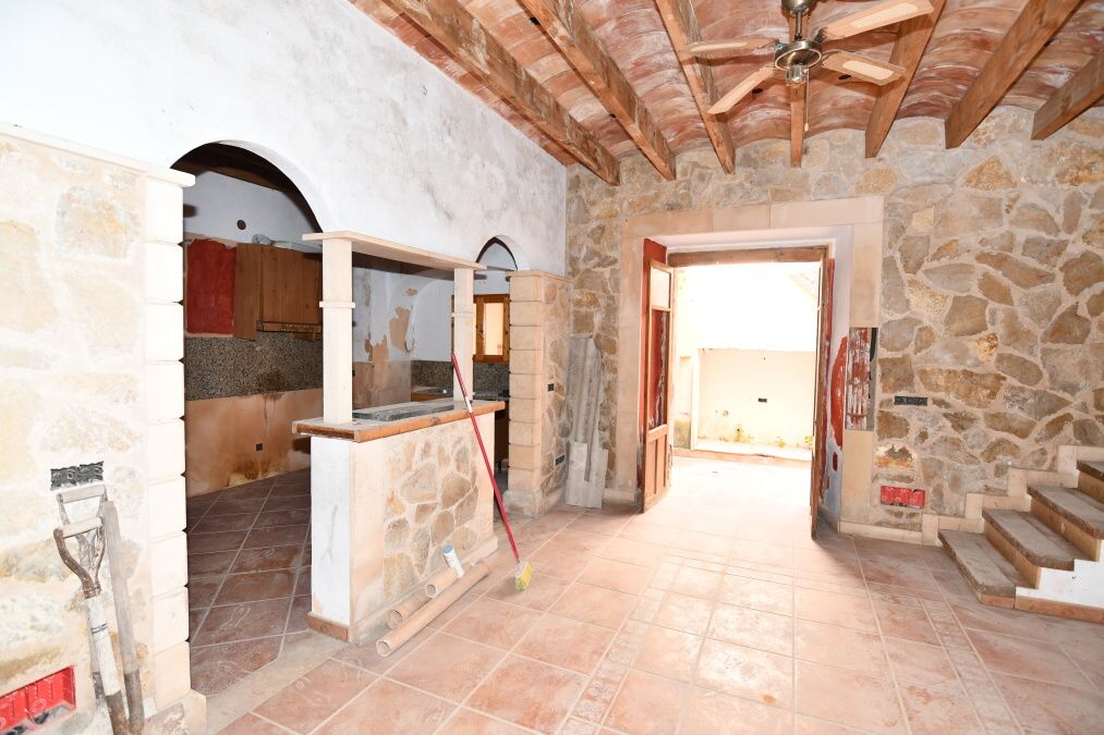  - Town house with the possibility of building 3 floors and a roof terrace in Felanitx